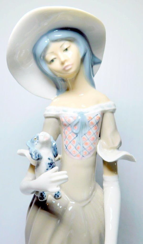 Casades Porcelain Figurine of Woman w/ White Hat and Dogs - 5