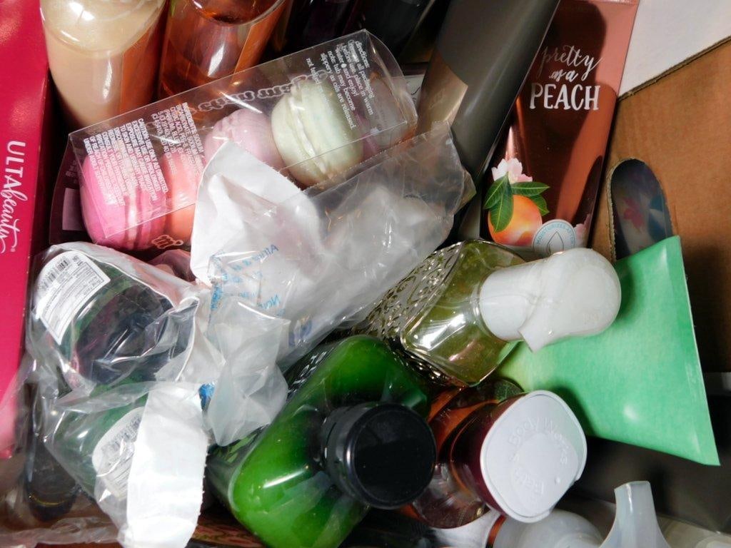 Large Assortment of Bath and Body Products and Personal Care Items, New - 16