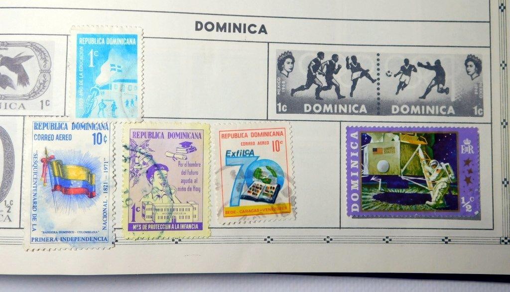 1995 Commemorative Stamp Collection, Statue of Liberty and Premier World Stamp Album - 11