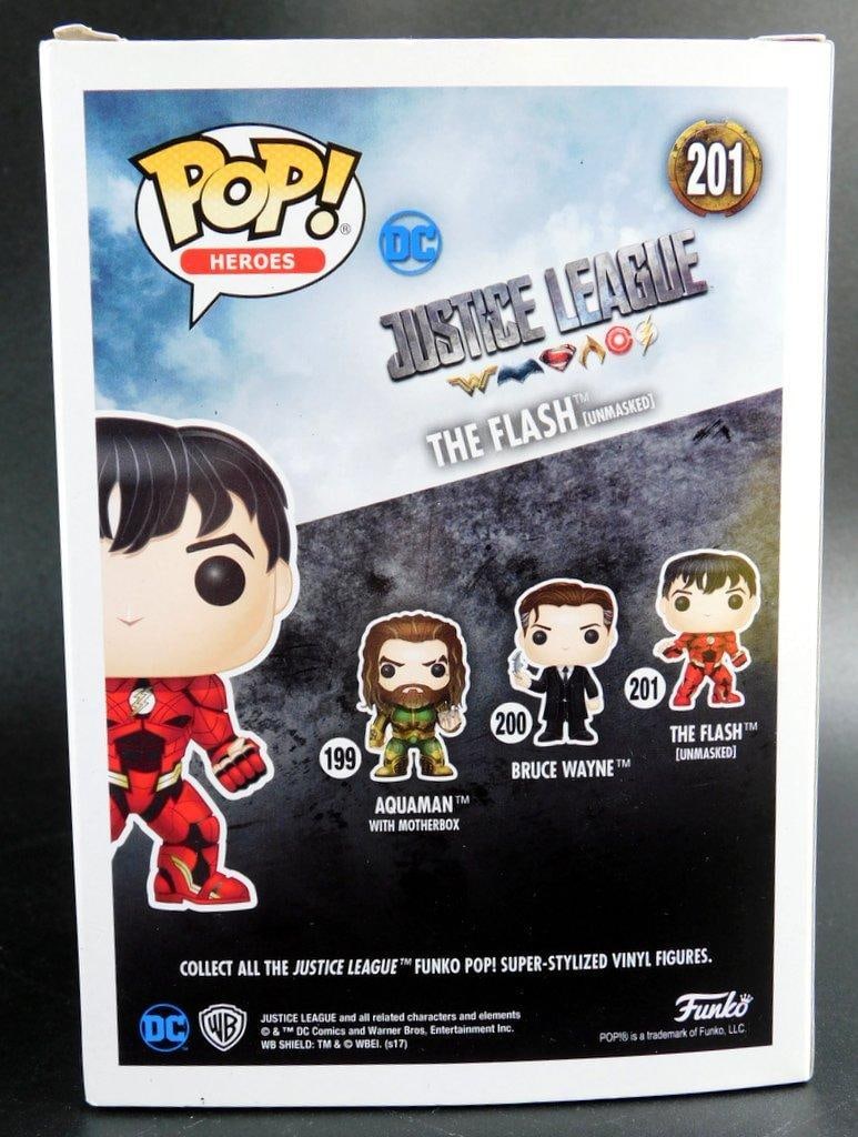 (Lot of 3) Funko Pop! figures - popular collectibles from the DC and Marvel universes - 8