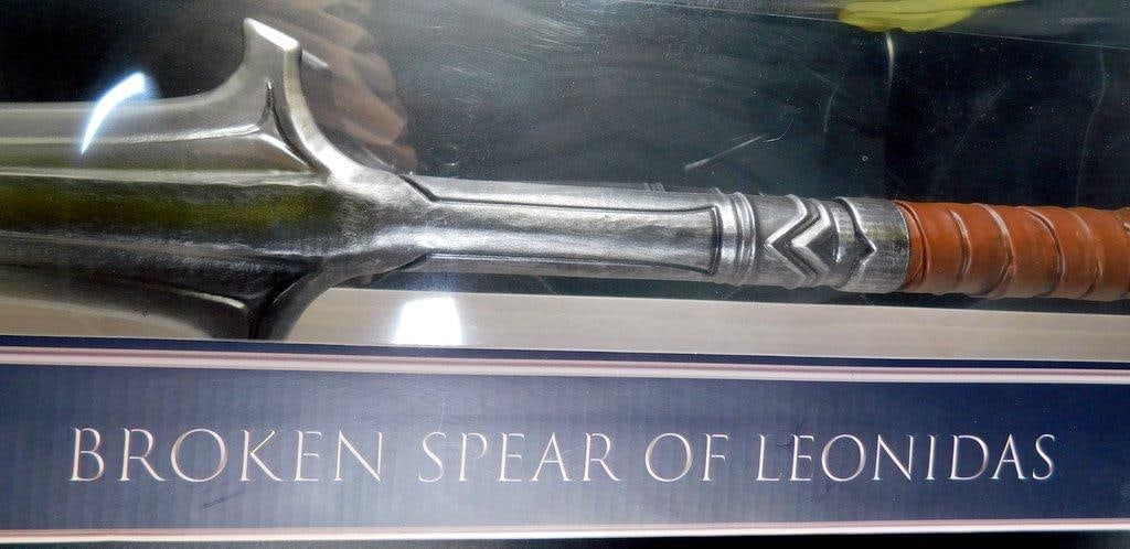 (Lot of 3) Replica Props from Marvel, Assassins Creed and The Wizarding World - 3