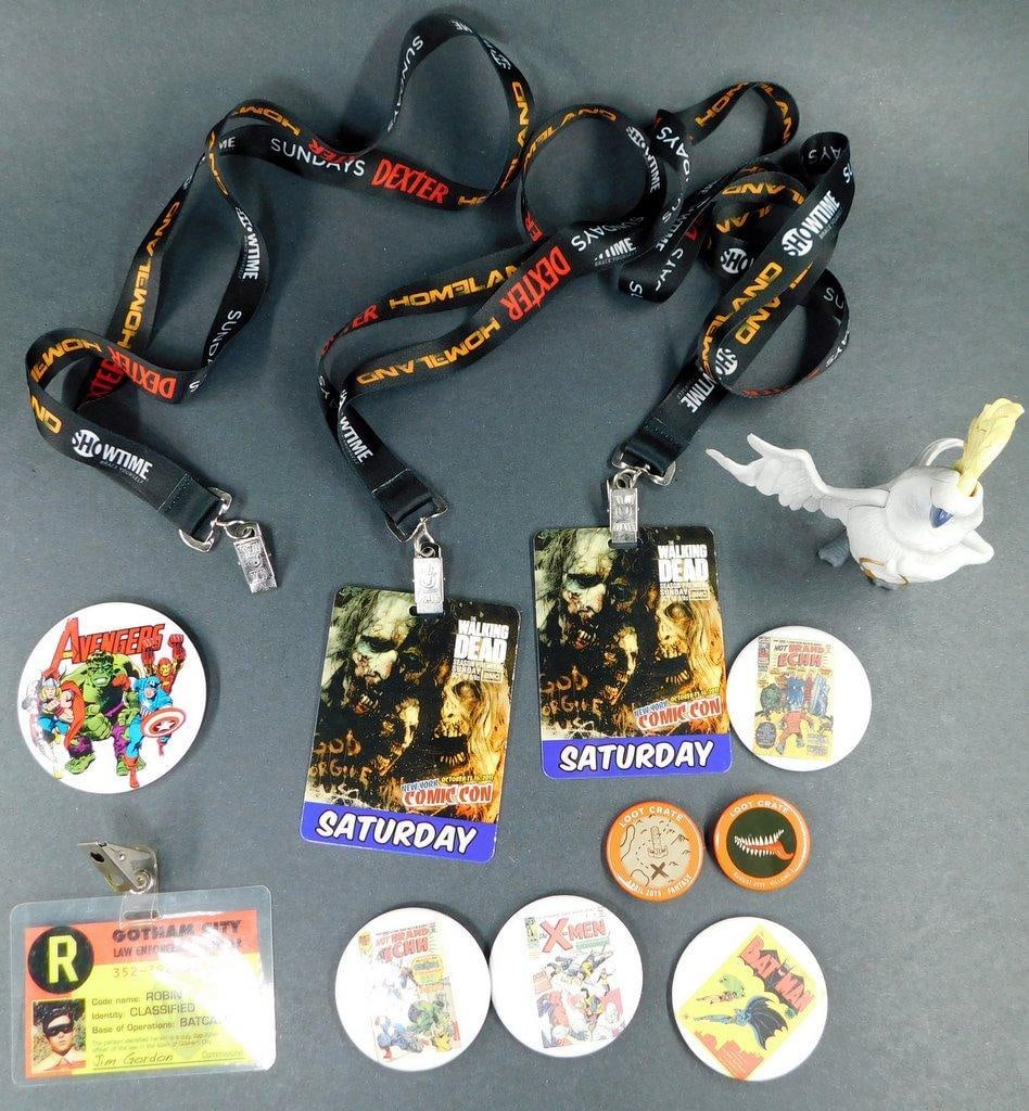 (Lot of 12) Assortment of ComicCon passes, Gotham City Law Enforcement ID, Nigel and Buttons: (Lot of 12) Assortment of ComiCon passes, Gotham City Law Enforcement ID, Nigel The Cockatoo and Buttons Memorabilia from NY ComicCon Gotham City Law Enforcement ID with Robin photo Nigel