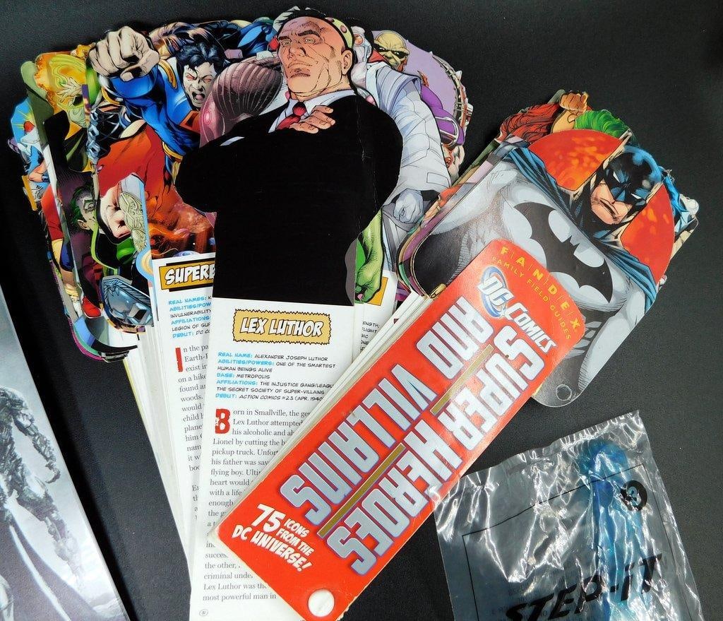 (Lot of 10) Assorted Memorabilia and Fan merchandise - 9