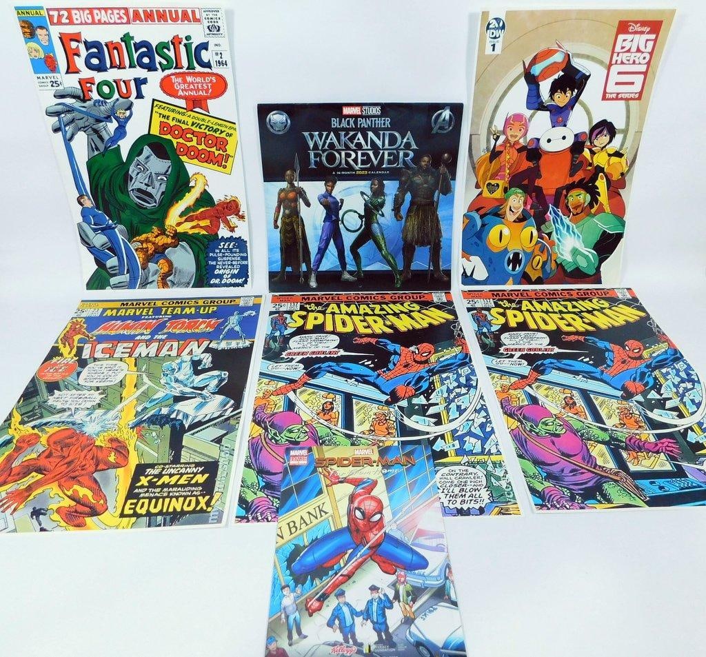 (Lot of 7) Poster Prints of Comic Books (6) and 2023 Black Panther Calendar: (Lot of 7) Poster Prints of Comic Books (6) and 2023 Black Panther Calendar These Prints are on thick stock Condition: No tears or stains 2023 Black Panther Calendar is unused 