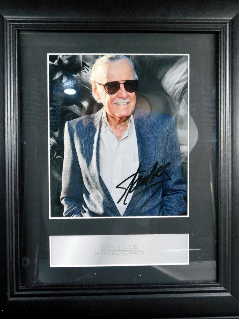 Stan Lee Collection- Photo, Book and Action Figure, (3) - 5