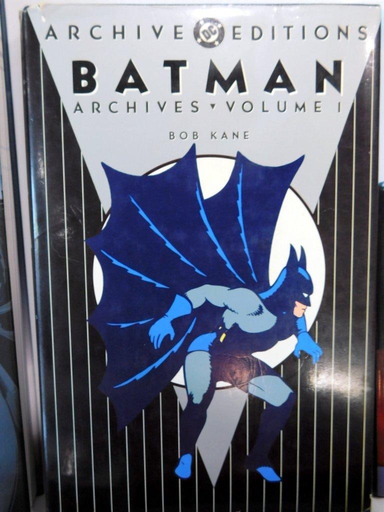 (Lot of 5) Hardcover Batman Graphic novels and Reference Books - 3