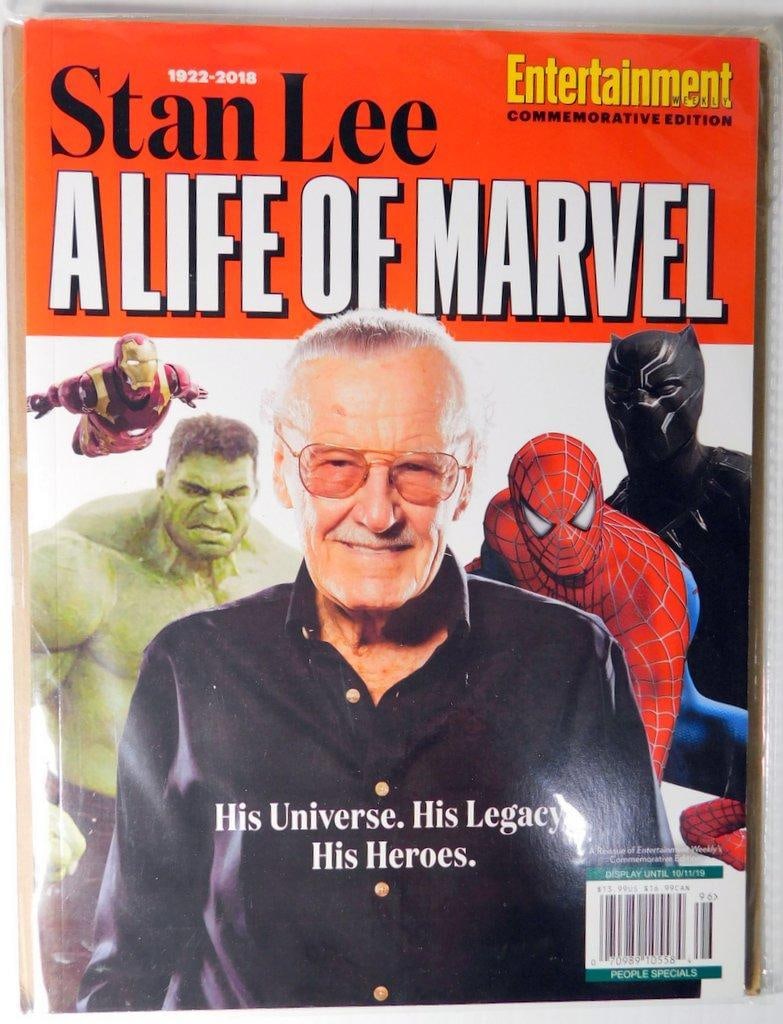 (Lot of 5) Magazines and books of Stan Lee and History of Superheroes - 5