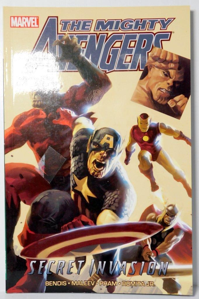 (Lot of 6) Trade Paperbacks and Graphic Novels from Marvel and DC Comics - 5