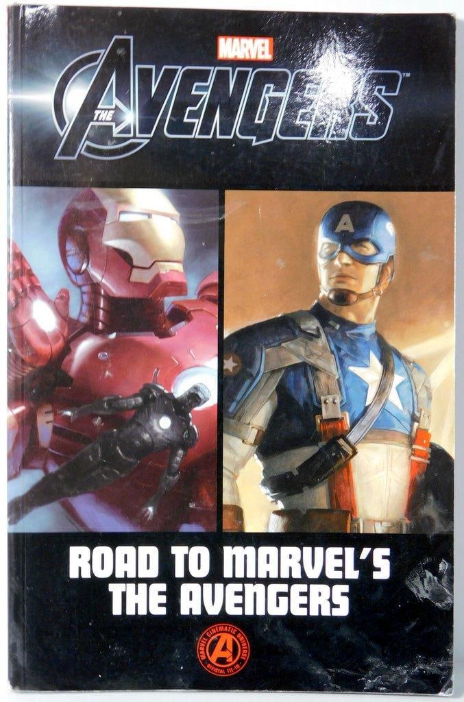 (Lot of 6) Trade Paperbacks and Graphic Novels from Marvel and DC Comics - 6