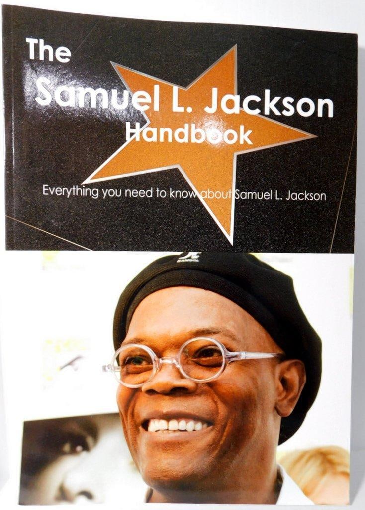 (Lot of 7) Biographical Hanbooks of Marvel Actors From the Marvel Cinematic Universe - 3