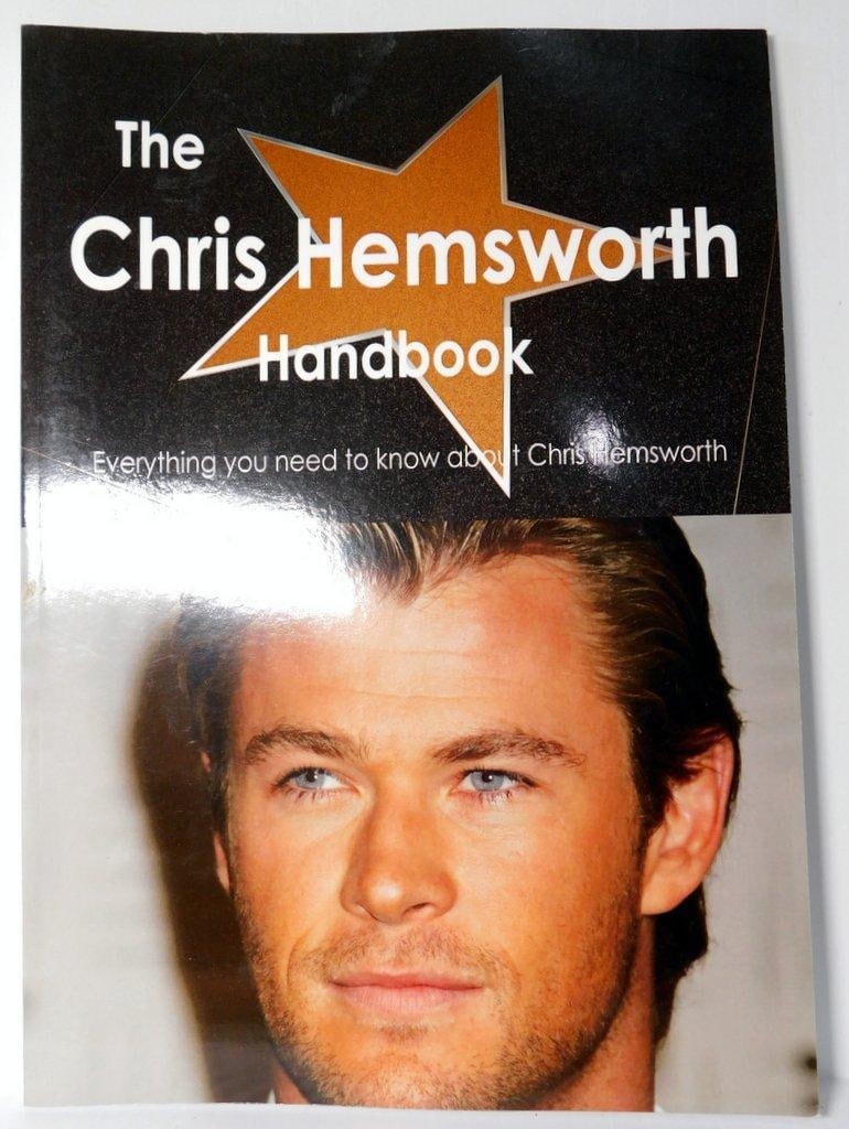 (Lot of 7) Biographical Hanbooks of Marvel Actors From the Marvel Cinematic Universe - 5
