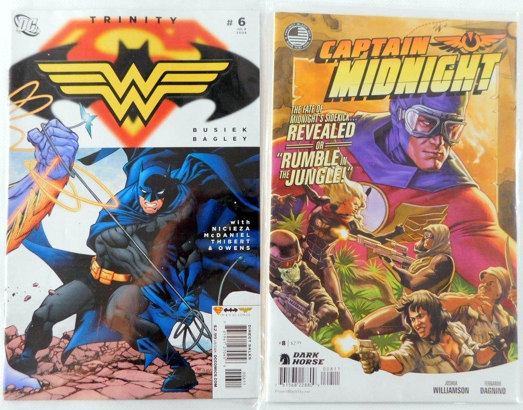 (Lot of 7) Comic Books Featuring Avengers, Batman, and The Flash (1991-2014) - 4