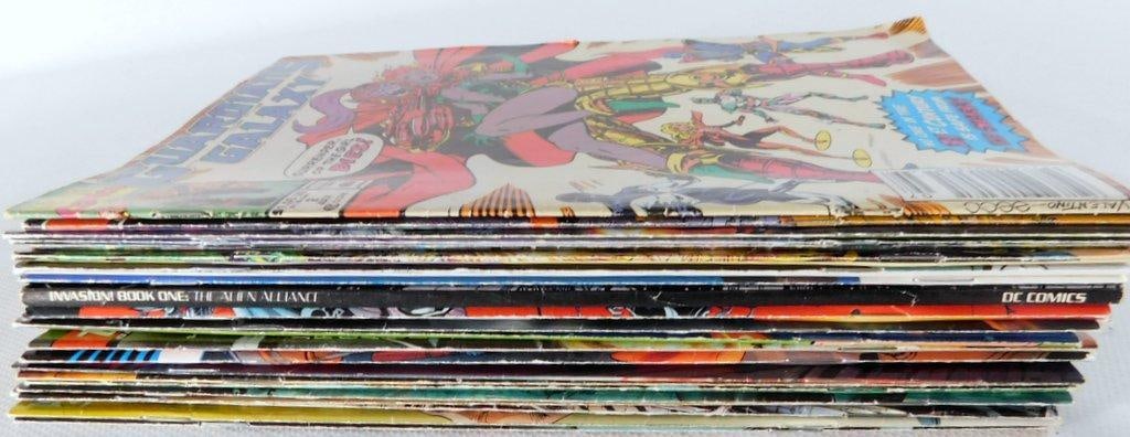(Lot of 22) Comic Books Featuring Marvel, DC, Valiant, and More (1993-2016) - 2