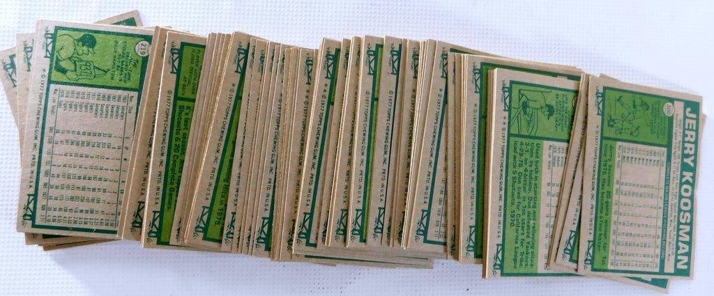 100 Topps Baseball Cards Including Nolan Ryan, All 1977 in Near Excellent Condition - 4