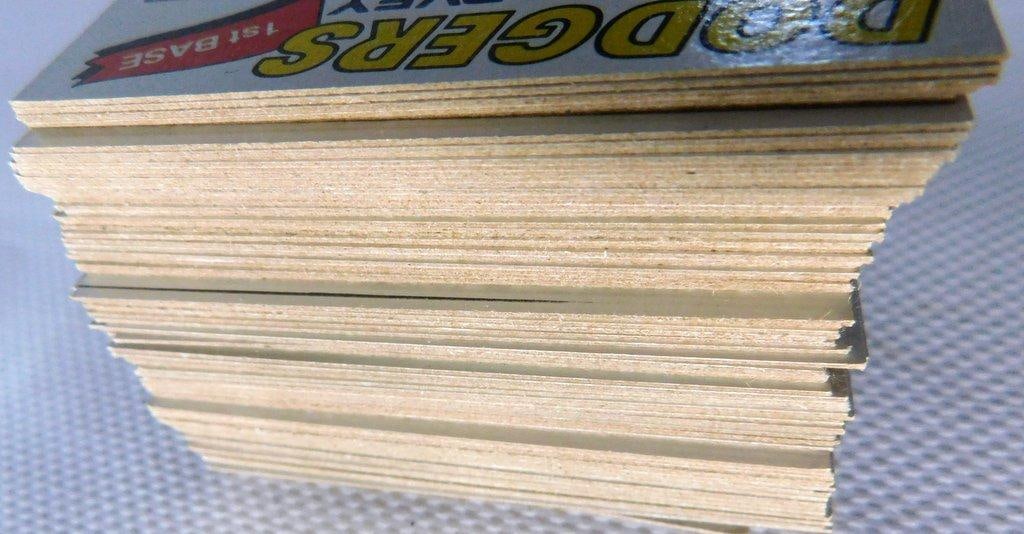 100 - Topps Baseball Cards Including Steve Garvey, All 1977 in Near Excellent Condition - 3