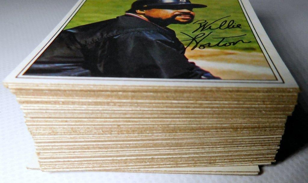 60- Topps Baseball Cards Including Willie Horton, All 1977 in Near Excellent Condition - 2
