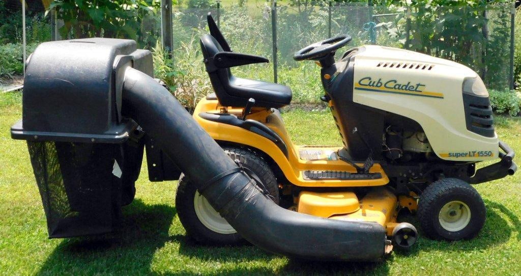 Cub Cadet Super LT 1550 Riding Lawn Mower w/ Grass Collector - 2