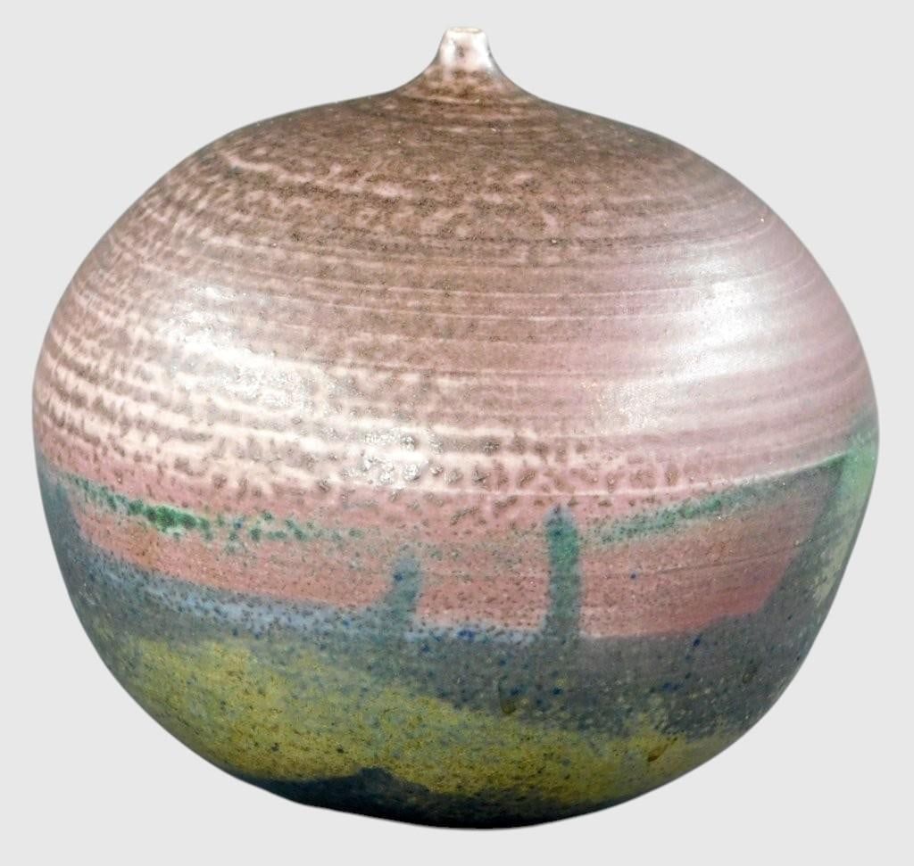Toshiko Takaezu Closed Form Glazed Moon Pot Vessel: American listed artist Toshiko Takaezu (b. 1922, Pepeekeo, Hawaii - d. 2011, Honolulu, Hawaii) Sought after closed form moon pot Dripping glaze design in earth tone colors Amazing design and creation