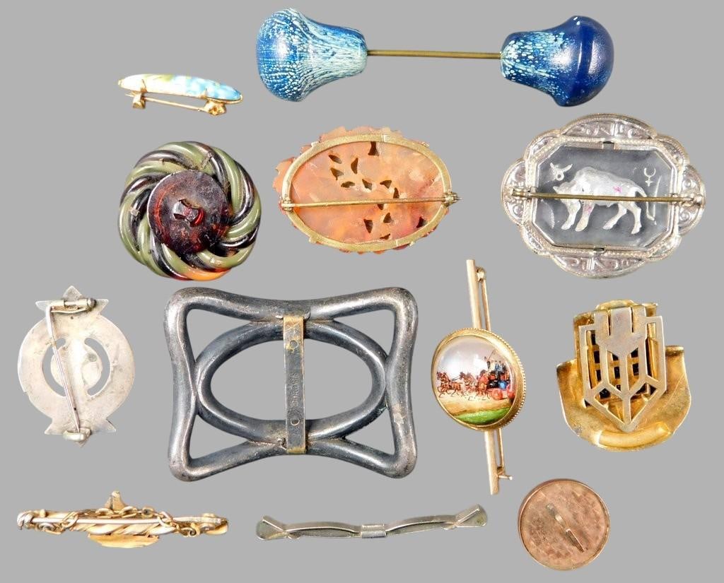Grouping of Small Decorative Brooches and Accessories - 10