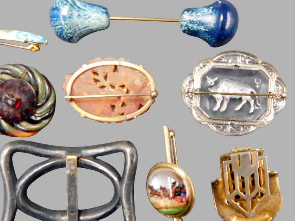 Grouping of Small Decorative Brooches and Accessories - 12