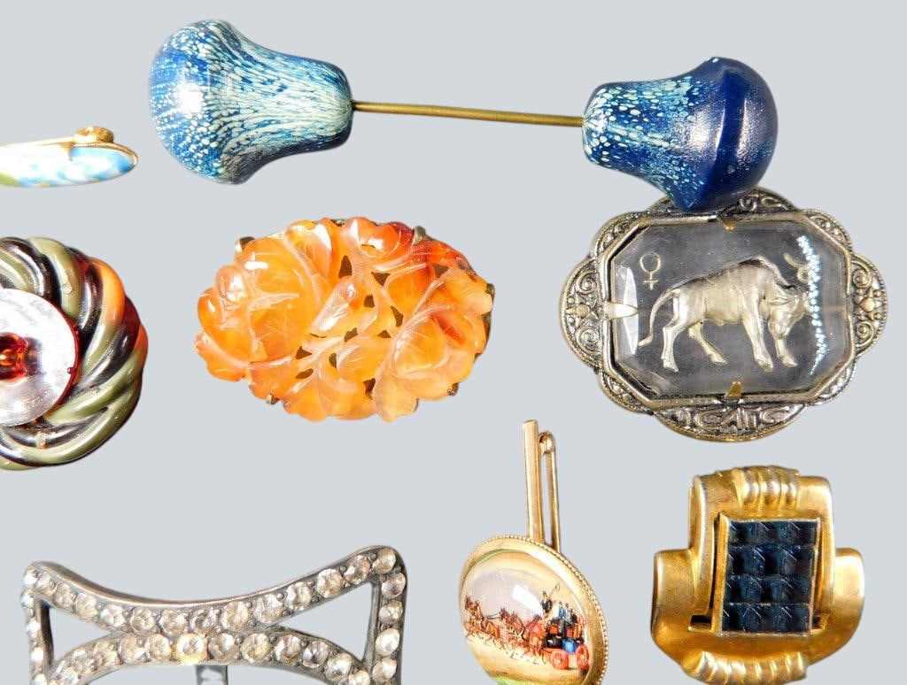 Grouping of Small Decorative Brooches and Accessories - 4