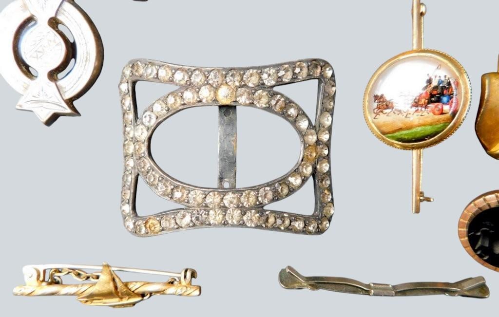 Grouping of Small Decorative Brooches and Accessories - 6