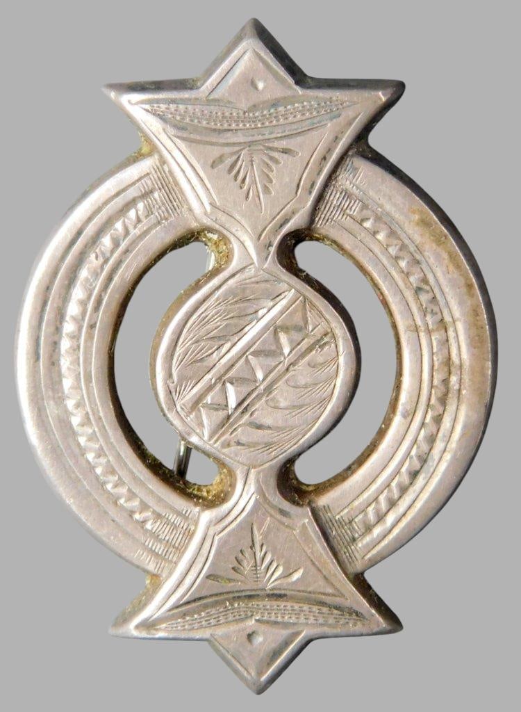 Grouping of Small Decorative Brooches and Accessories - 8