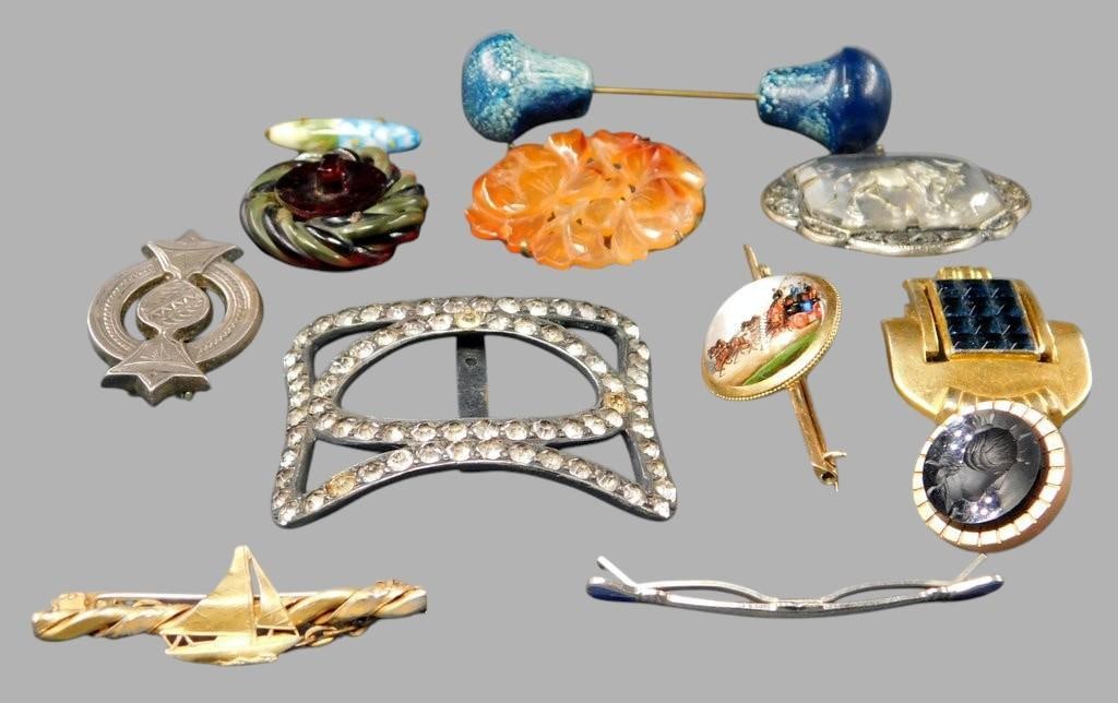 Grouping of Small Decorative Brooches and Accessories - 9