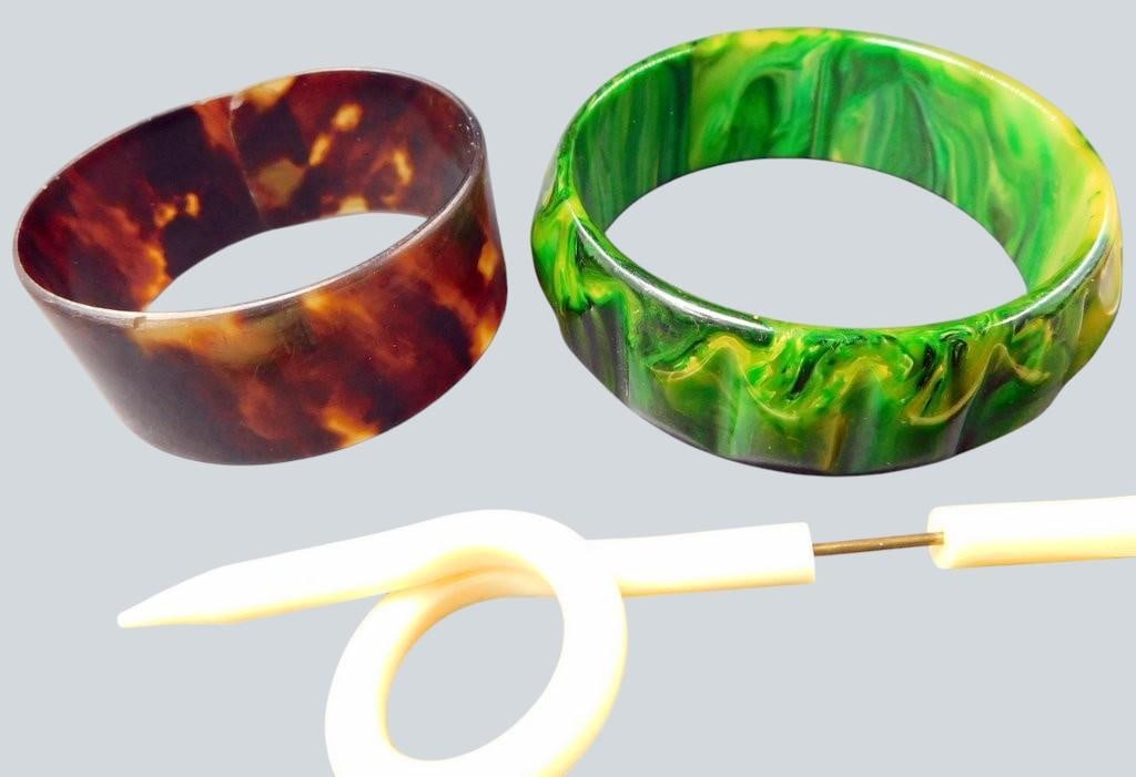 Grouping of Plastic Accessories w/ Scissors and Bangles - 3
