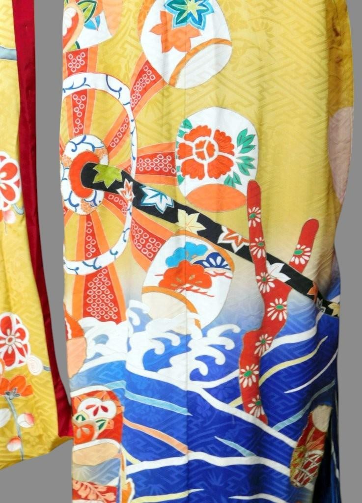 Fantastic Japanese Ceremonial Kimono w/ Floral and Ocean Motif - 16