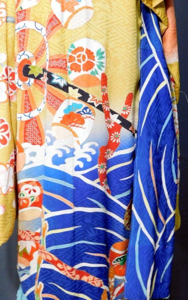 Fantastic Japanese Ceremonial Kimono w/ Floral and Ocean Motif - 3