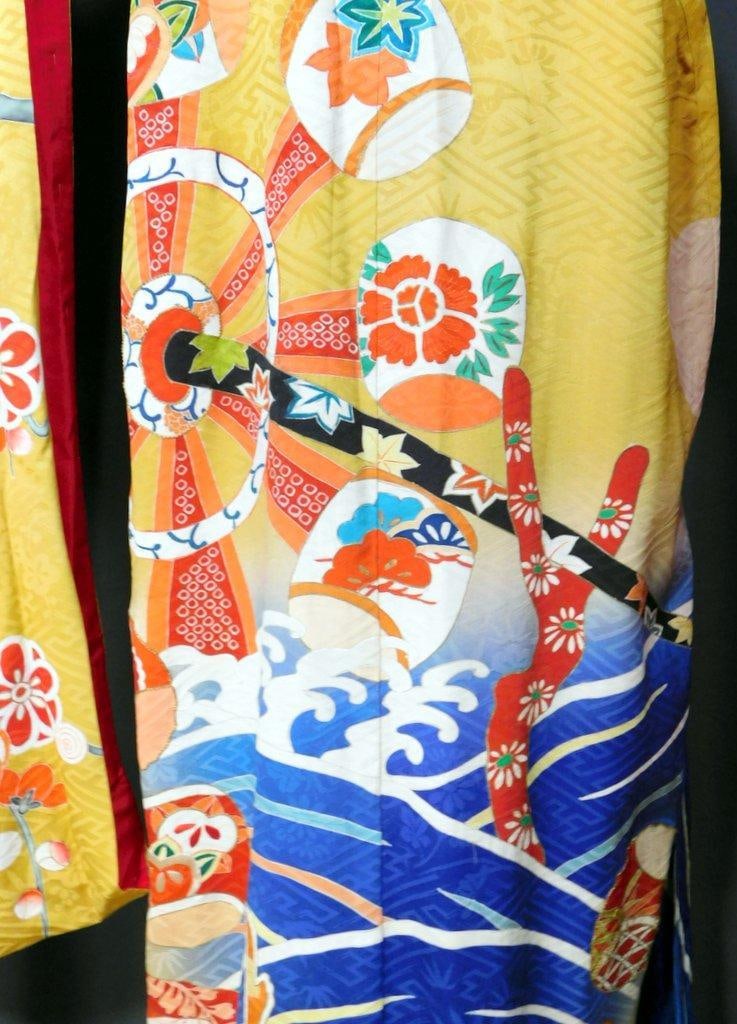 Fantastic Japanese Ceremonial Kimono w/ Floral and Ocean Motif - 8