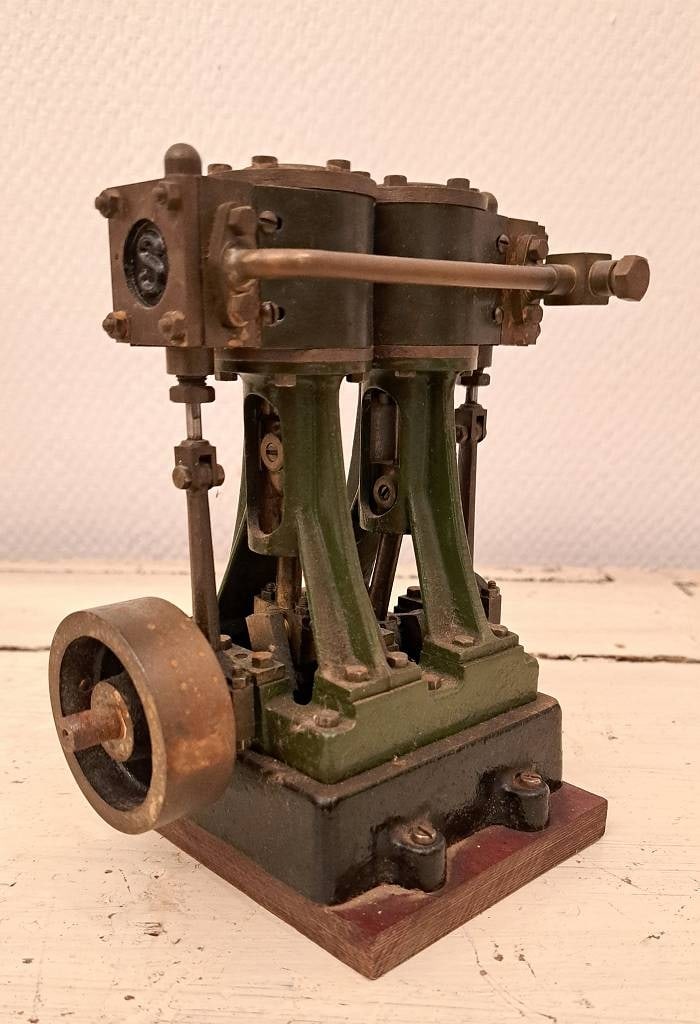 Antike Dampfmaschine Doppelzylinder D10: Antike Dampfmaschine Doppelzylinder Spielzeug Modell D10 Stuart Guß Twin Cylinder Steam Marine Engine Doppelzylinder Schiffsdampfmaschine Stuard D10, Höhe ca. 16cm, Breite ca. 12cm, ungeprüftes Sam
