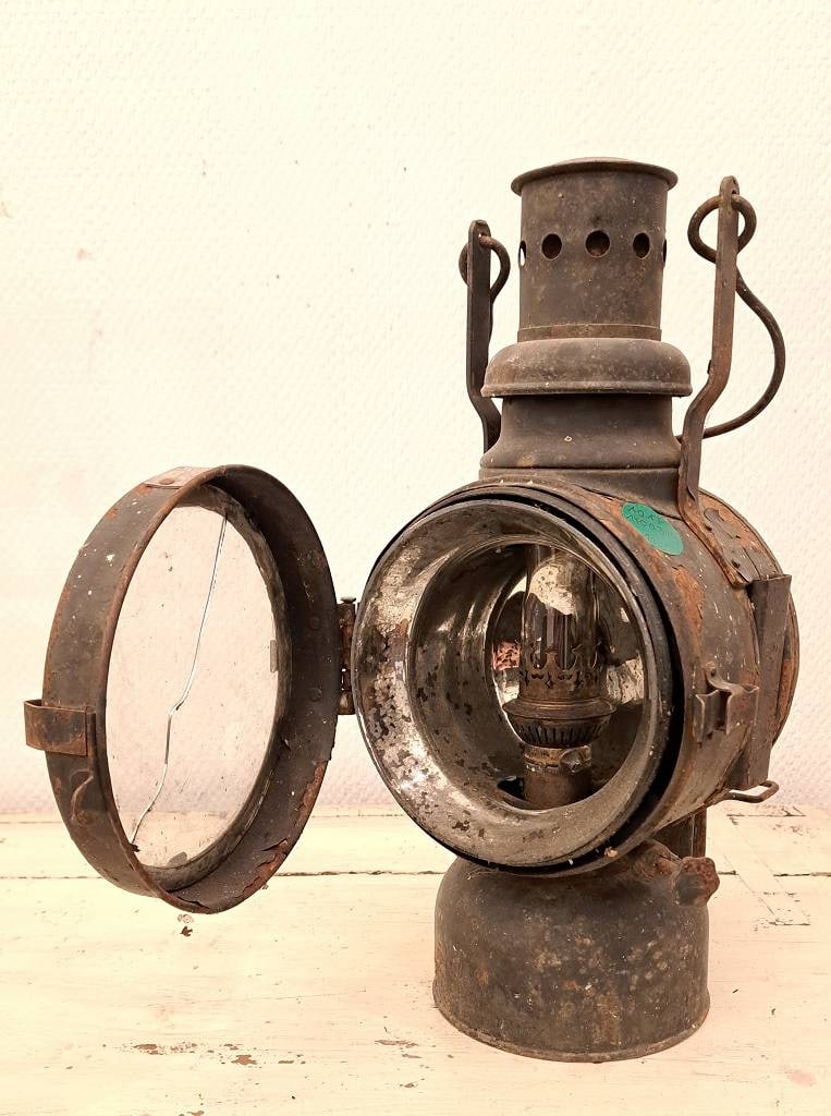 Antike Eisenbahn Signal Lampe Ueckermünde: Antike Eisenbahn Signal Lampe, Schiffslaternenwerk Ueckermünde, 1964, Glas gerissen Maße ca. 38 x 20cm, Sammlerstück Interne Nummer A0171400349