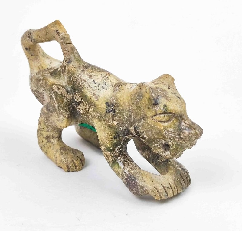 Antike? Tiger Figur Stein: Antike? Tiger Figur Stein stark besch. am Fuß + Schwanz geklebt, Maße ca. 15 x 9 x 5cm Interne Nummer A0171100009