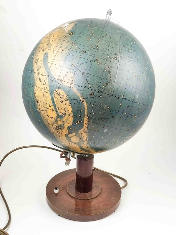 Antiker Sternen Himmelsglobus: Antiker Sternen Himmelsglobus, Höhe ca. 52cm Ø Kugel ca. 32cm, Gebrauchsspuren, funktionstüchtig Interne Nr. A0170500005