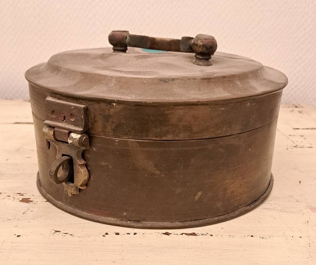 Antike Messingdose (1 of 1)