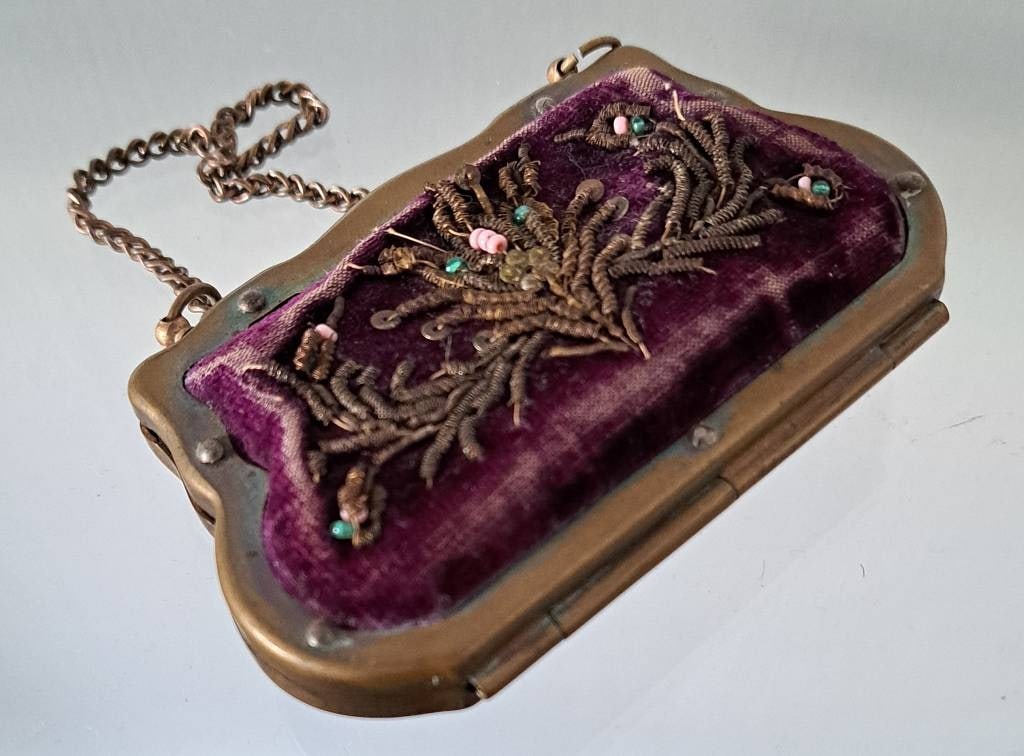 Antikes Portemonnaie: Antikes Portemonnaie Maße ca. 9 x 6cm, Sammlerstück Interne Nr. A0171400039