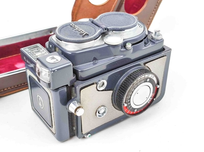 Vintage Yashica 44 LM Kamera: Yashica 44 LM Film Kamera Japan + Original Ledertasche, nicht auf Funktion geprüft, aus Fotografennachlass Interne Nr. A0170500036