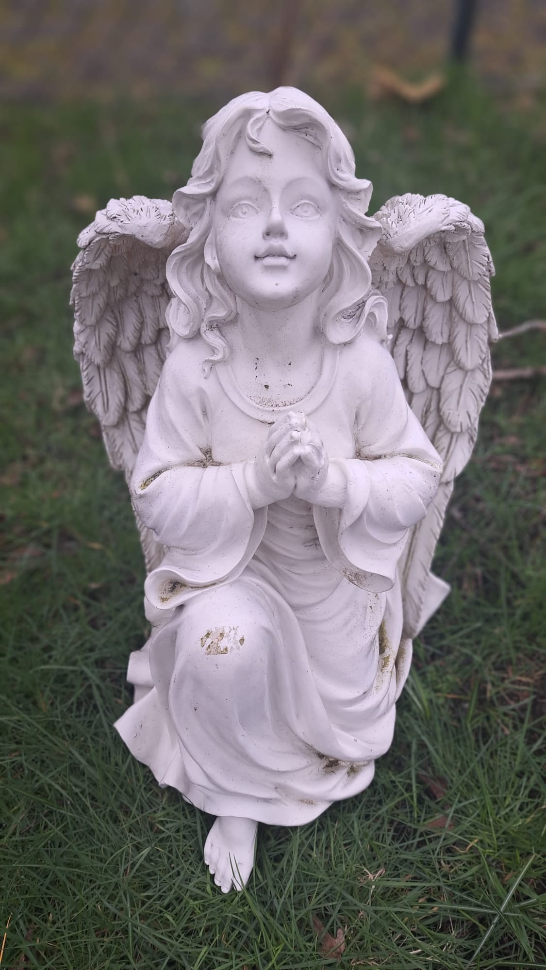 Großer Garten Grab Engel: Wetterfester Garten Grab Kunststoff Engel, Maße ca. 53 x 38 x 45cm, unbesch. mit Witterungsspuren Interne Nummer A0171500034