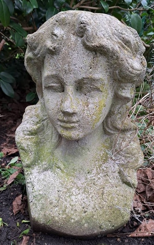 Garten Skulptur antiker Frauenkopf: Antike Garten Skulptur Büste Frauenkopf verm. Steinguss o. Beton, Maße ca. 44 x 27 x 25cm, Gewicht Interne Nummer A0171400307