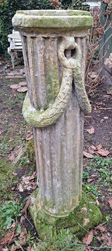 Massive Garten Säule: Massive Garten Park Säule Sandstein, Kapitell, Patina, Maße ca. 116cm hoch, Ø ca. 29cm, Sockelmaß ca. 35 x 35cm Interne Nummer A0171400317