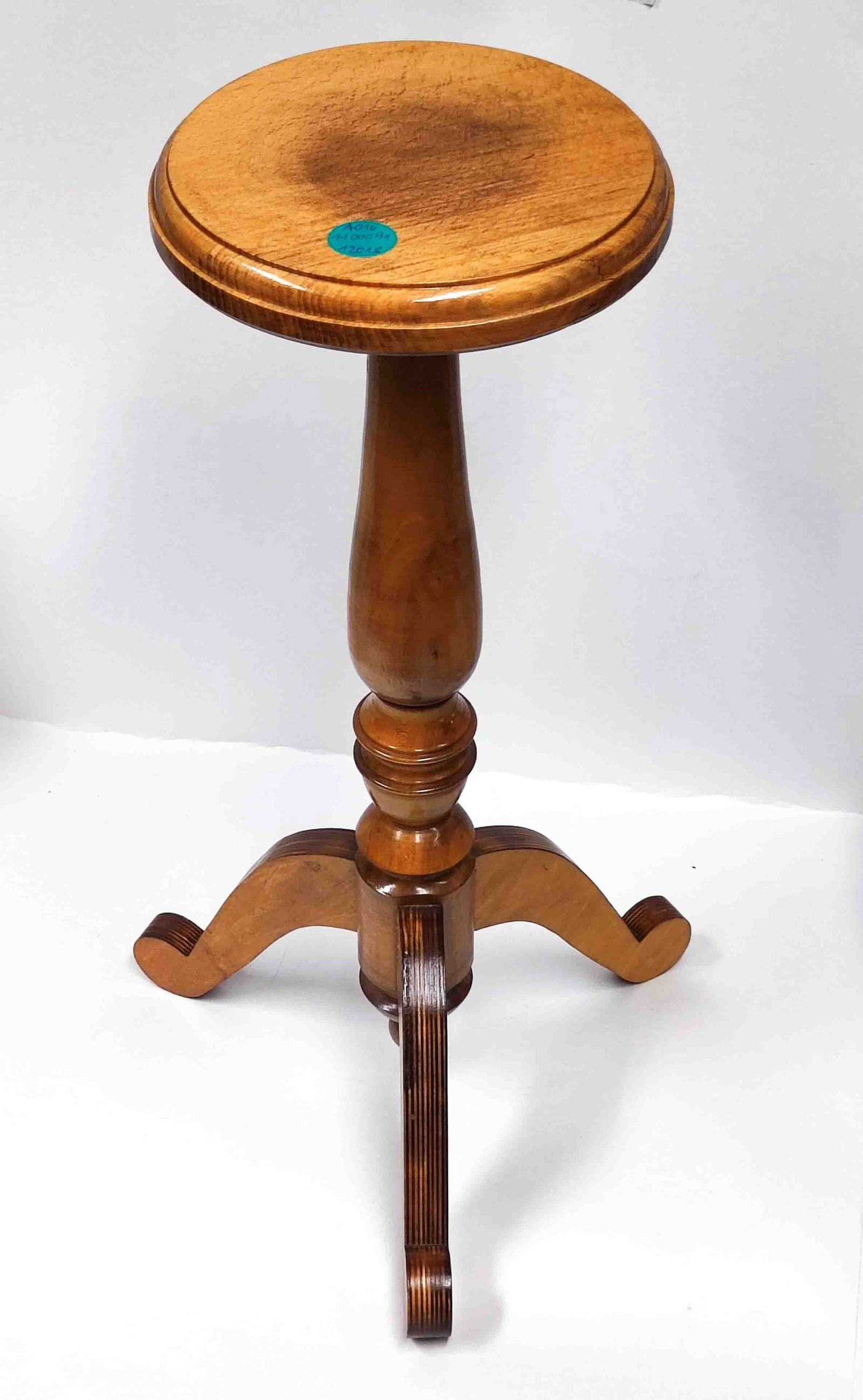 Blumenständer: Blumenständer, Maße ca. 64cm hoch, Ø Platte ca. 24cm, Gebrauchsspuren Interne Nummer A0161100091