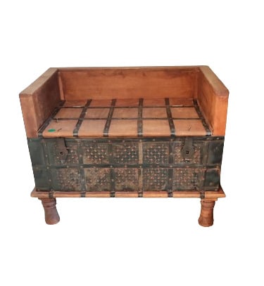 Truhenbank: Massive Truhenbank, Maße ca. 81 x 49 x 60cm, Sitzhöhe ca. 46cm,breit, Tiefe ca. 55cm Interne Nummer A0171400866