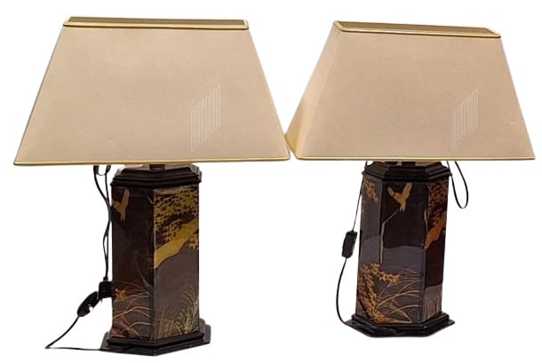 Paar Tischlampen asiatisches Dekor: Paar XL Tischlampen asiatisches Dekor Höhe Fuß ca. 33cm, incl. Schirm ca. 64cm, Breite Schirm ca. 47cm, Tiefe ca. 25cm, Höhe ca. 30cm, funktionstüchtig Interne Nr. A0171400120