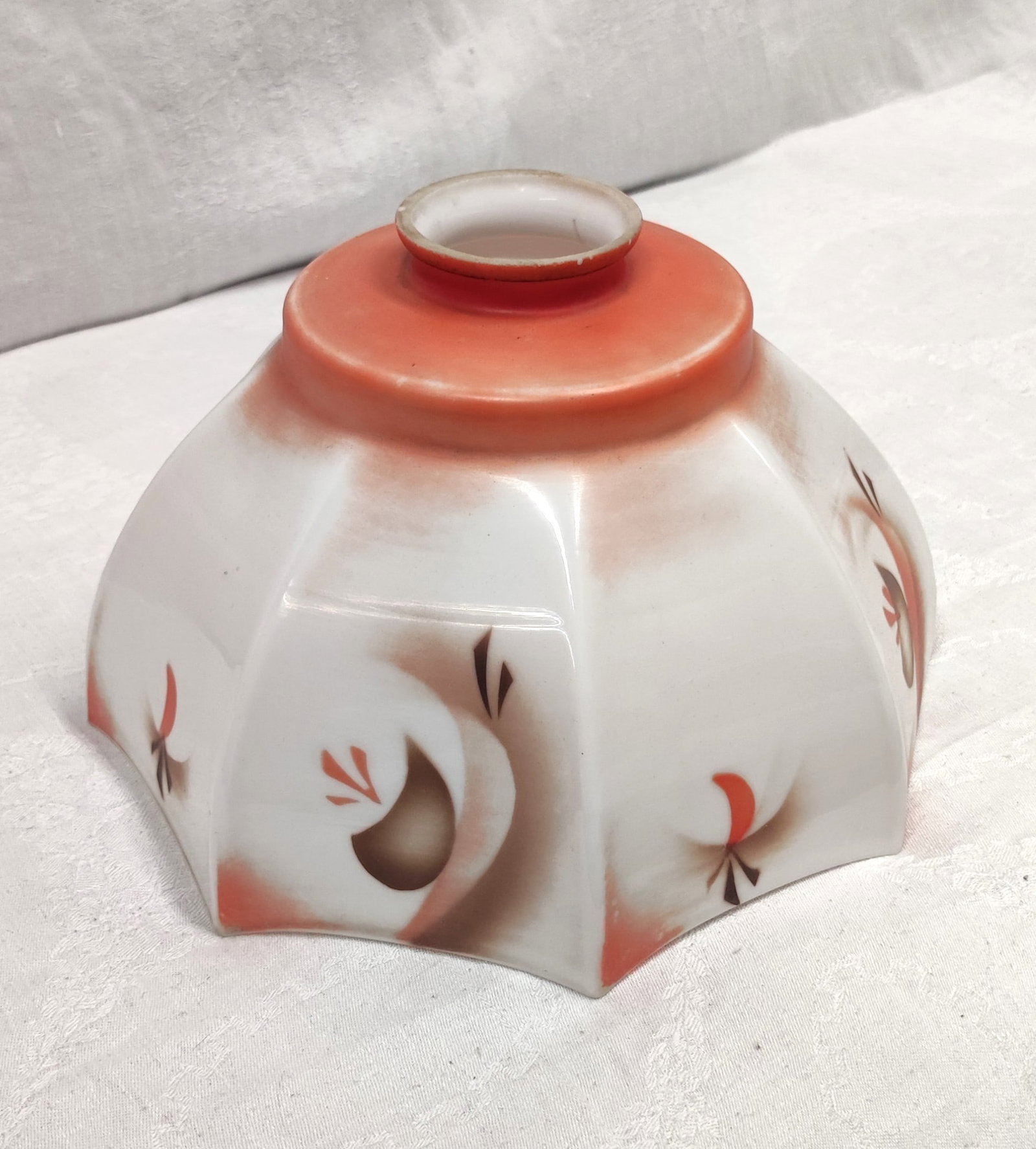 Art Deco Lampenschirm: Art Deco Lampenschirm Höhe ca. 14cm, Ø Oben ca. 4,5cm, Ø Öffnung unten ca. 21cm, sehr guter Erhaltungszustand Interne Nummer A0171400110