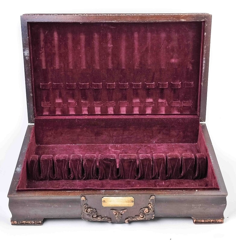 Historische Besteck Schatulle: Historische Besteck Schatulle Holz, innen mit Samt ausgeschlagen, Maße ca. 50 x 30 x 12cm, Gebrauchsspuren Interne Nr. A0170500017