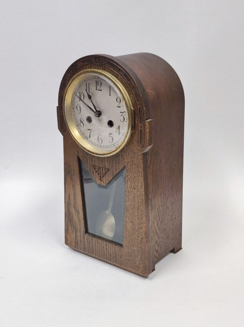 Antike Jugenstil Tischuhr: Antike Jugendstil Tischuhr Uhr Handaufzug, Gehäuse rückseitig gebrochen, Höhe ca. 33cm, Ø Deckelglas ca. 12,5cm, Schlüssel vorhanden, Funktion ungepr. Interne Nr. A0121600007