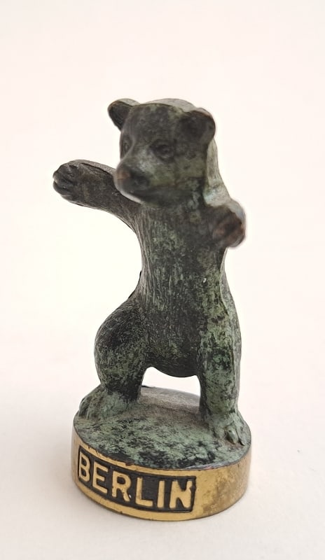 W. Bosse Gluttöter Berliner Bär: Walter Bosse Gluttöter 1950er, Motiv Berliner Bär, Messing, patiniert, Höhe ca. 5cm, Sammlerstück Interne Nr. A0171400159