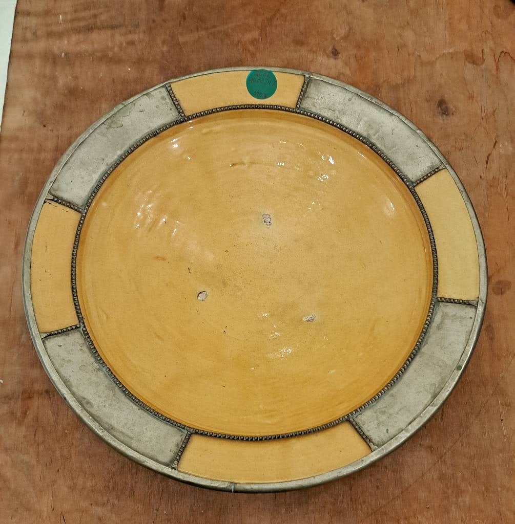 Großer Art Deco Wandteller: Großer Art Deco Wandteller, Ø ca. 41cm, mit Wandhalterung, minim. best. Sammlerstück Interne Nummer A0171400347